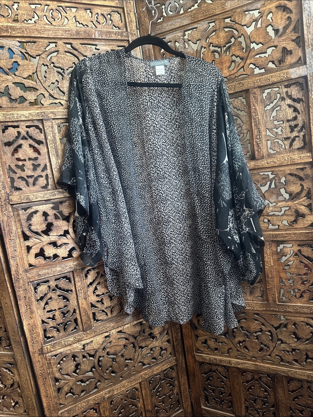 Accessories Essentials Black & White Printed Kimono Wrap